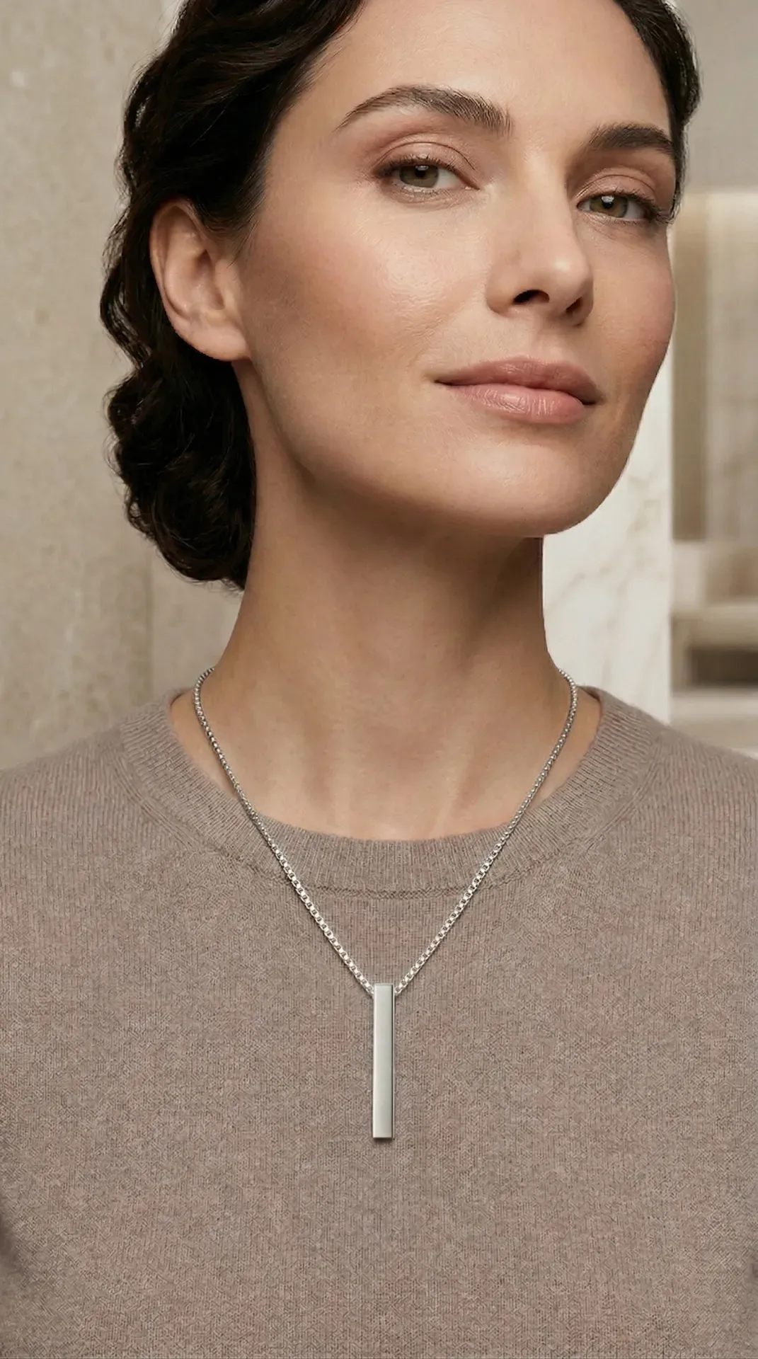 Collar Plateado Con Barra Rectangular